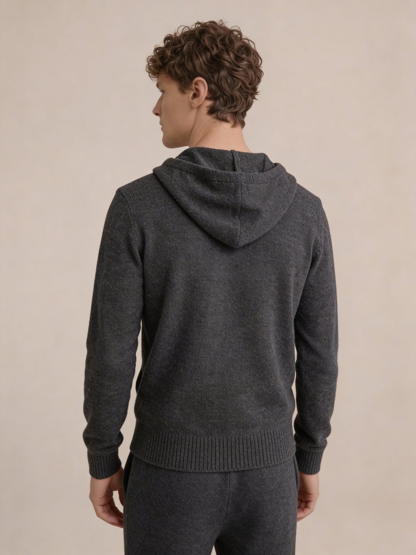 Conjunto de Firma Gris Oscuro con Capucha