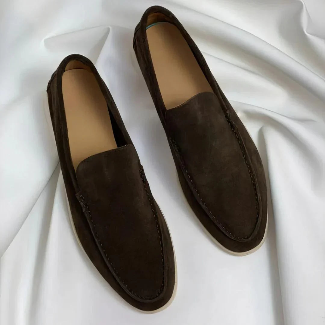 Elegantes mocasines de ante