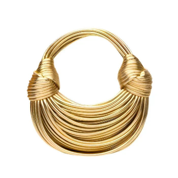 Bolso rígido dorado de diseño escultural