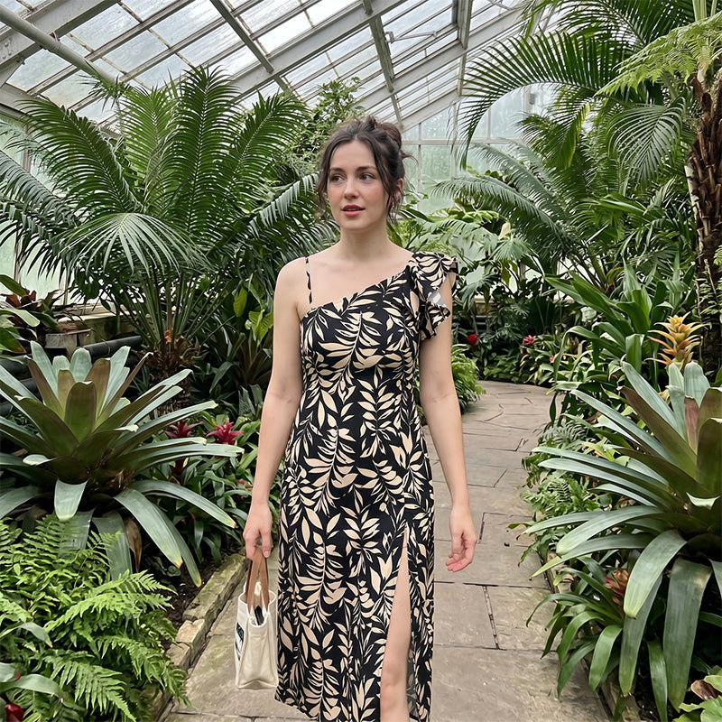👗 50% DE RÉDUCTION ☀️ Robe midi dos nu fendue – Tissu fluide & coupe élégante – Parfaite pour l’été, les soirées ou un look chic au quotidien – légère et confortable 🌊✨